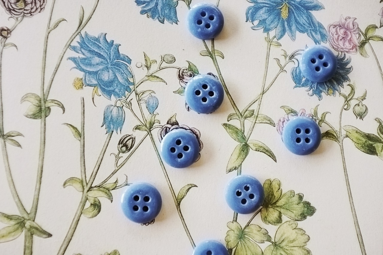 30s France 曇空色 型押しガラスボタンセット 1.5c 8p