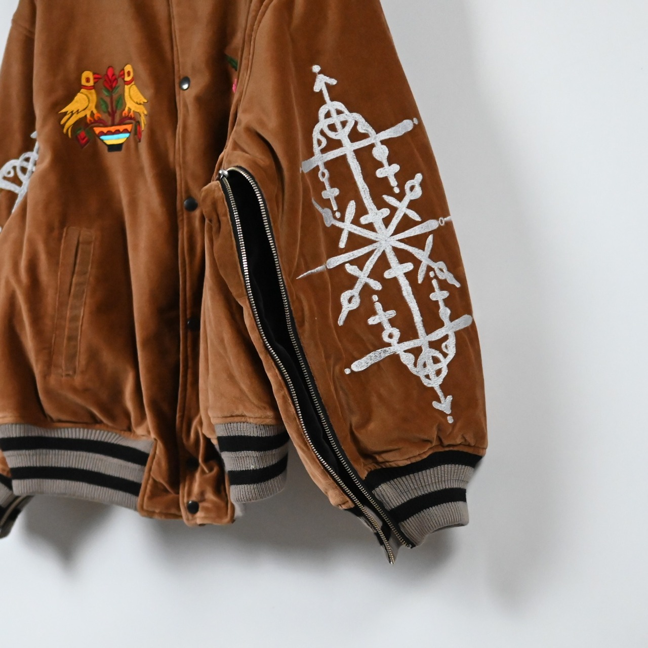 Leh / Embroidery SKA Reversible Blouson (キャメル表側)