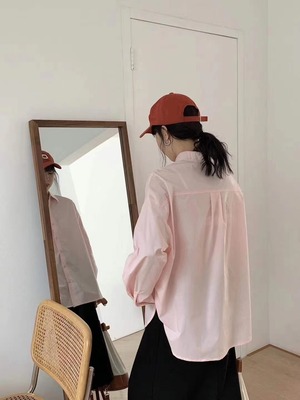 カラーシャツ　ニットとの重ね着に最適♪　AJ2205-D01