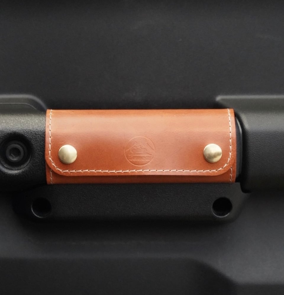 ジムニー(JB64・74用)ドアグリップカバー左右セット キャメル