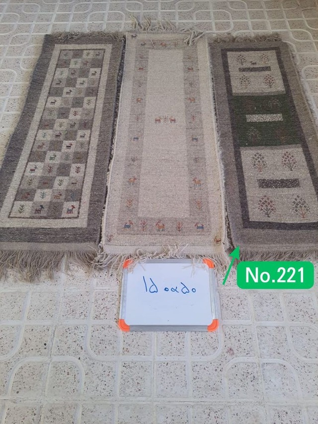 絨毯クエスト79【No.221】（画像右）織りたてギャッベ　※現在、こちらの商品はイランに置いてあります。ご希望の方は先ずは在庫のご確認をお願いします。