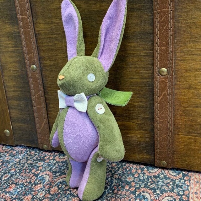 ピッグスウェードのベルラビ★マイスターの手作り「ベルズラビット」うぐいす×ふじ　写真の1点販売です