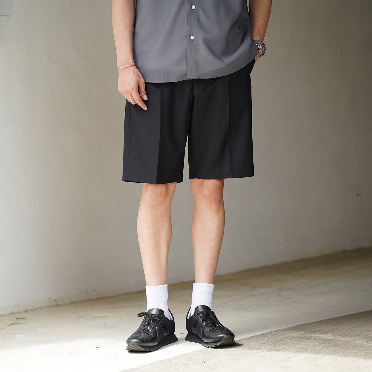 【6/5発売】圧倒的な軽涼感と、洗練された大人の佇まいを醸す「尾州ウールショートパンツ」
