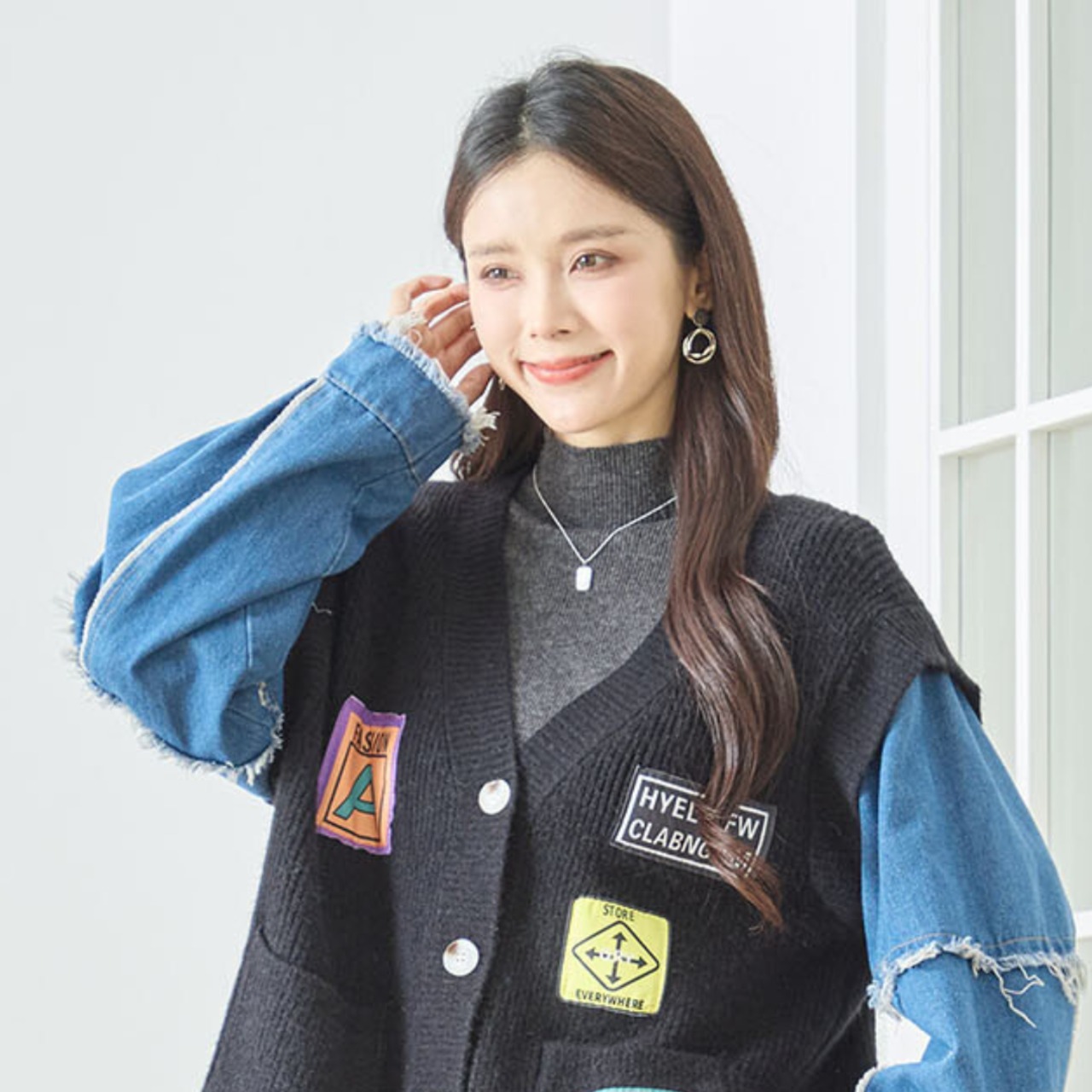 【SALE 31%OFF 4/10 10:00まで】TRUBE デニム袖リブニットドッキング ワッペンカーディガン 【M~L】ブラック