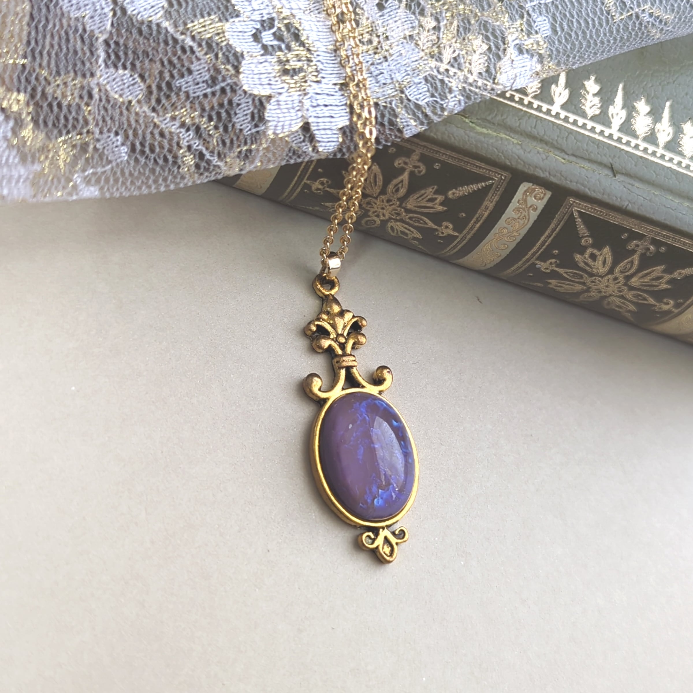 パープルカラーにブルーシラーが幻想的に浮かび上がるドラゴンズブレス