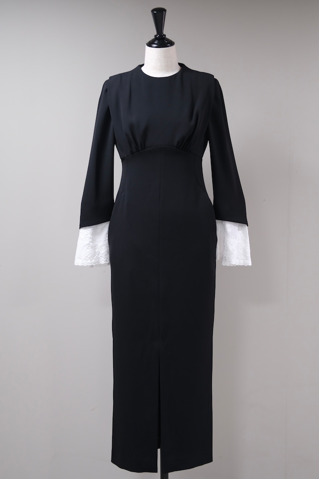 【Mame Kurogouchi】Back Satin Crepe Georgette Embroidered Cuffs I-Line Dress - black -