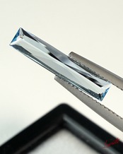 Natural Blue Topaz 2.4ct Baguette Cut Loose Gemstone 天然ブルートパーズ 2.4ct バゲットカット ルース【LE-0074】