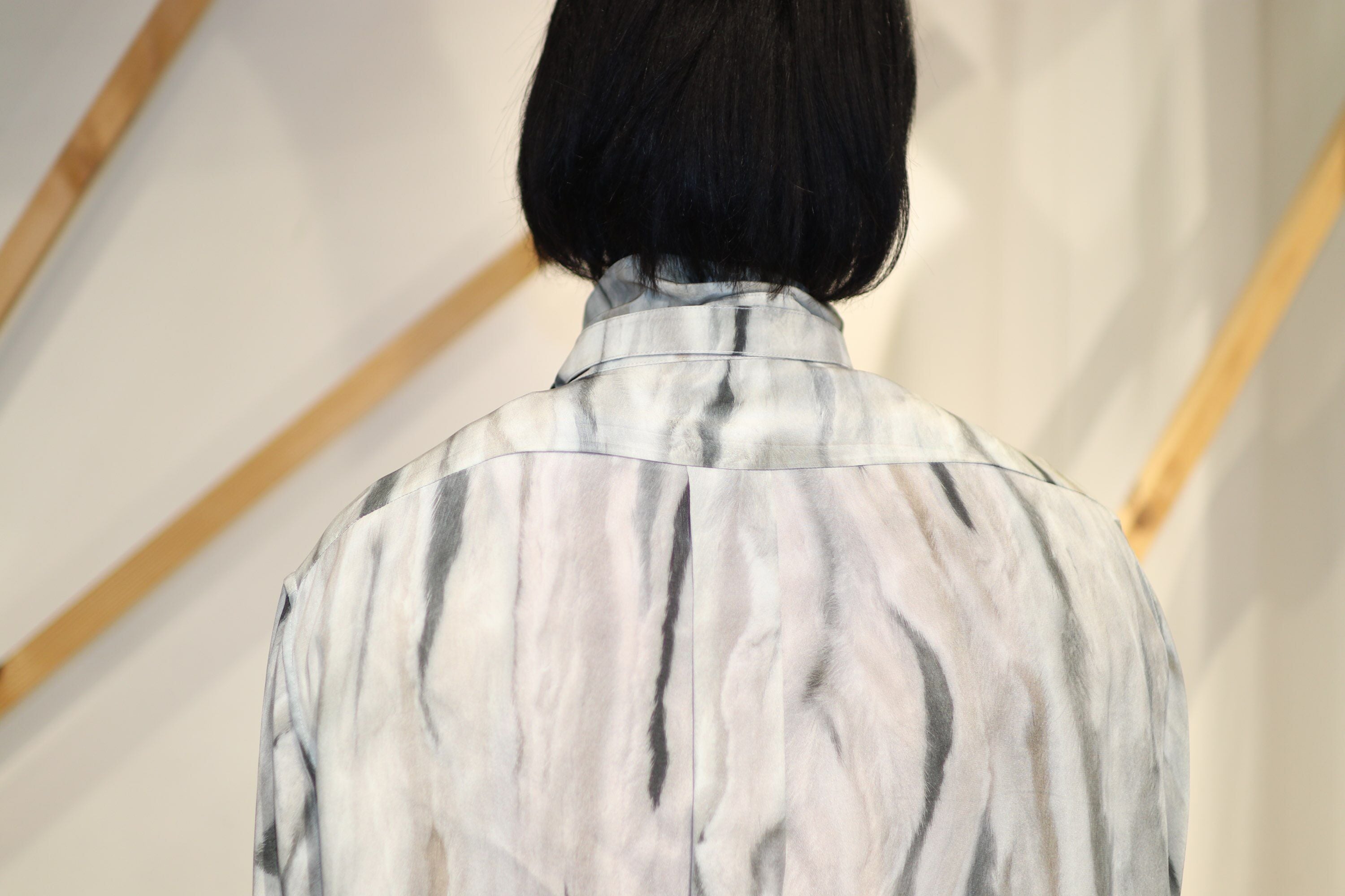 MASU FUR PRINT SILK SHIRTS (WHITE) MCFW-SH0421 | IAAAM ONLINE STORE