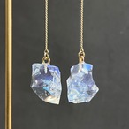 氷のような　揺れるオーロララフロックピアス  イヤリング　イヤーカフ　ブラックライトで光る