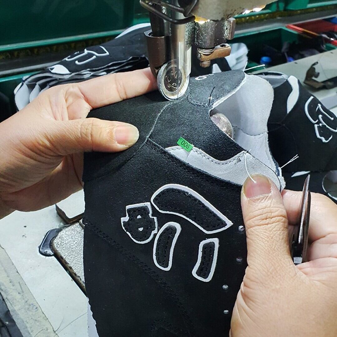 試着のみ　にゅ～ず『BLACK』LIMITED EDITION 27.5cm にゅ〜ず『BLACK』限定版 “LIMITED MODEL” | SANGACIO