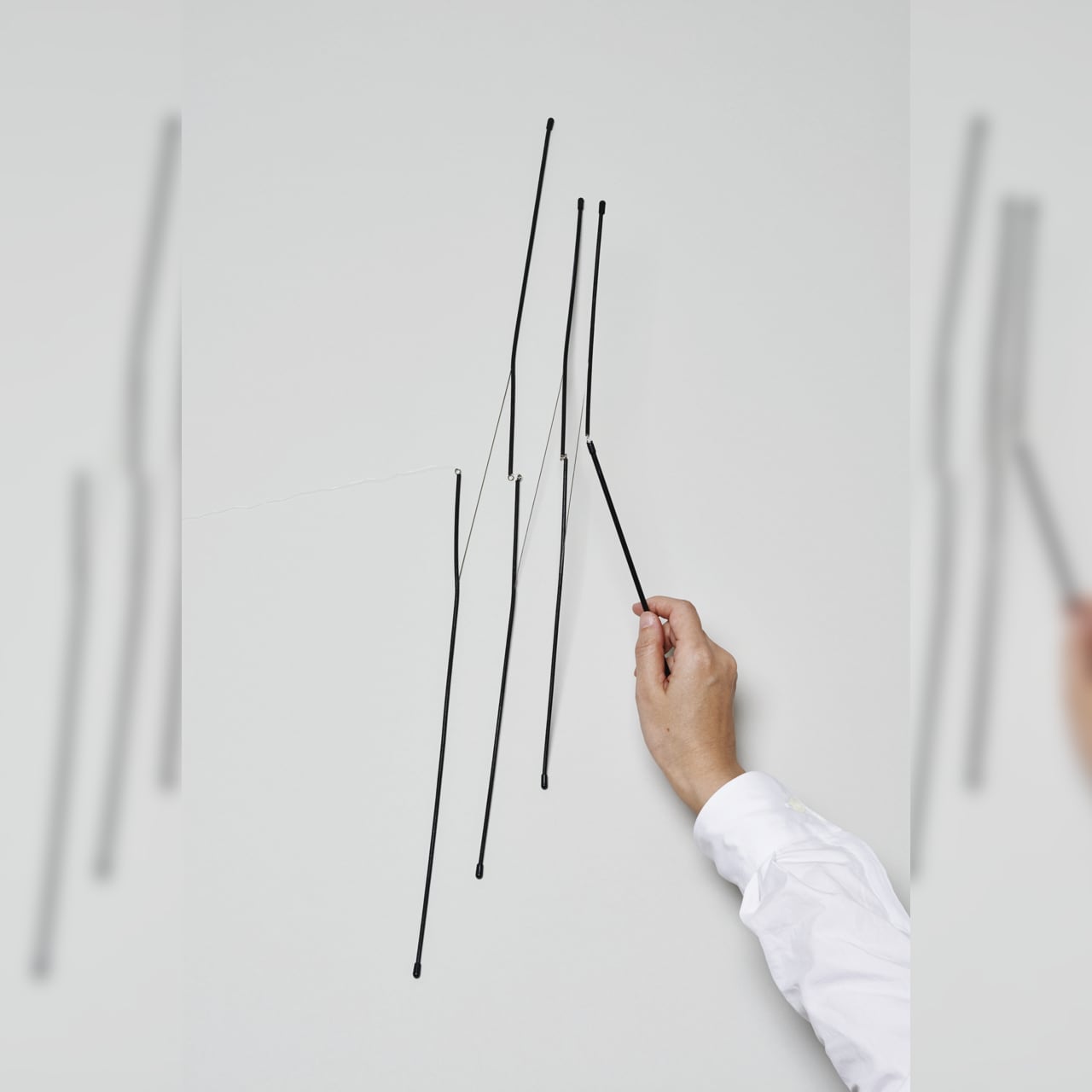 ステンレスとガラスチューブのシンプルなモビール》energy flow Black