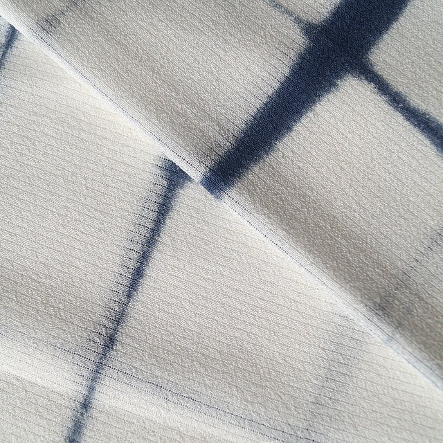 【和小物さくら・帯揚げ】胡粉色×青褐　板締め絞り　絽ちりめん帯揚げ　No.250515⑧