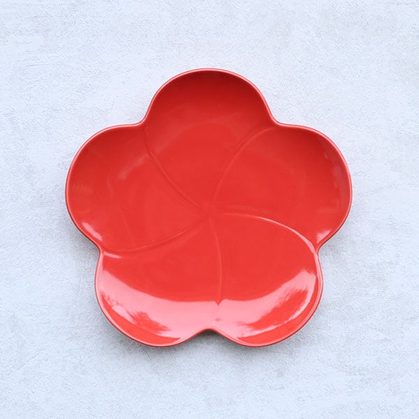 有田焼 赤釉ねじり梅型7寸盛皿 33-080 | MARUFUKU utsuwanohana