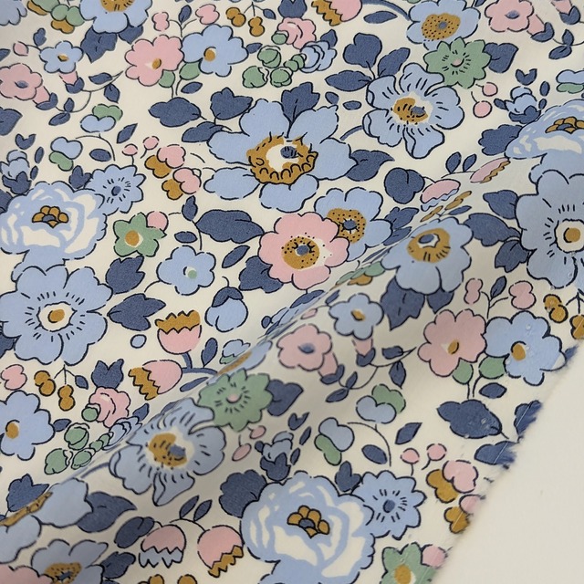 ◆輸入　リバティ　LIBERTY　タナローン　Betsy　ベッツィ　デニムブルー　約130×50cm