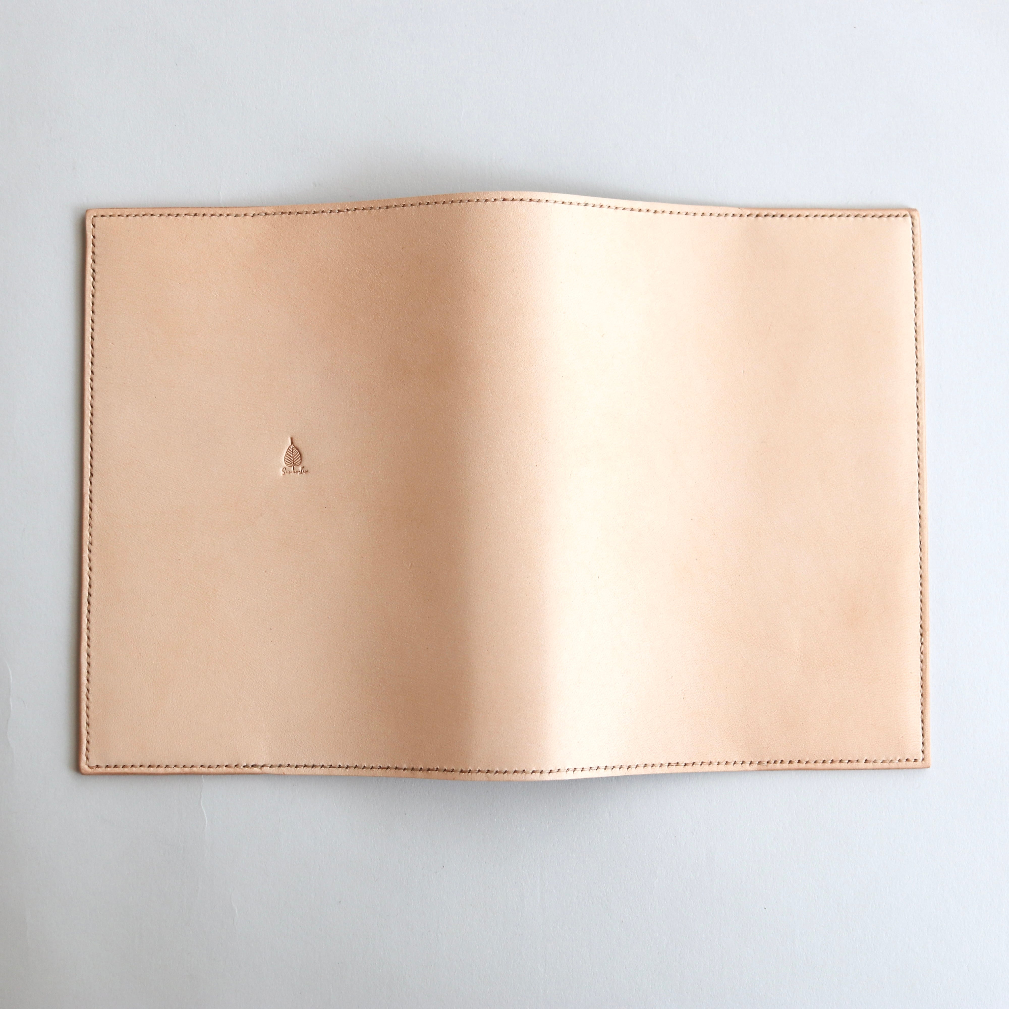 読書がしたくなる」ヌメ革のソフトカバー単行本ブックカバー | 草木染