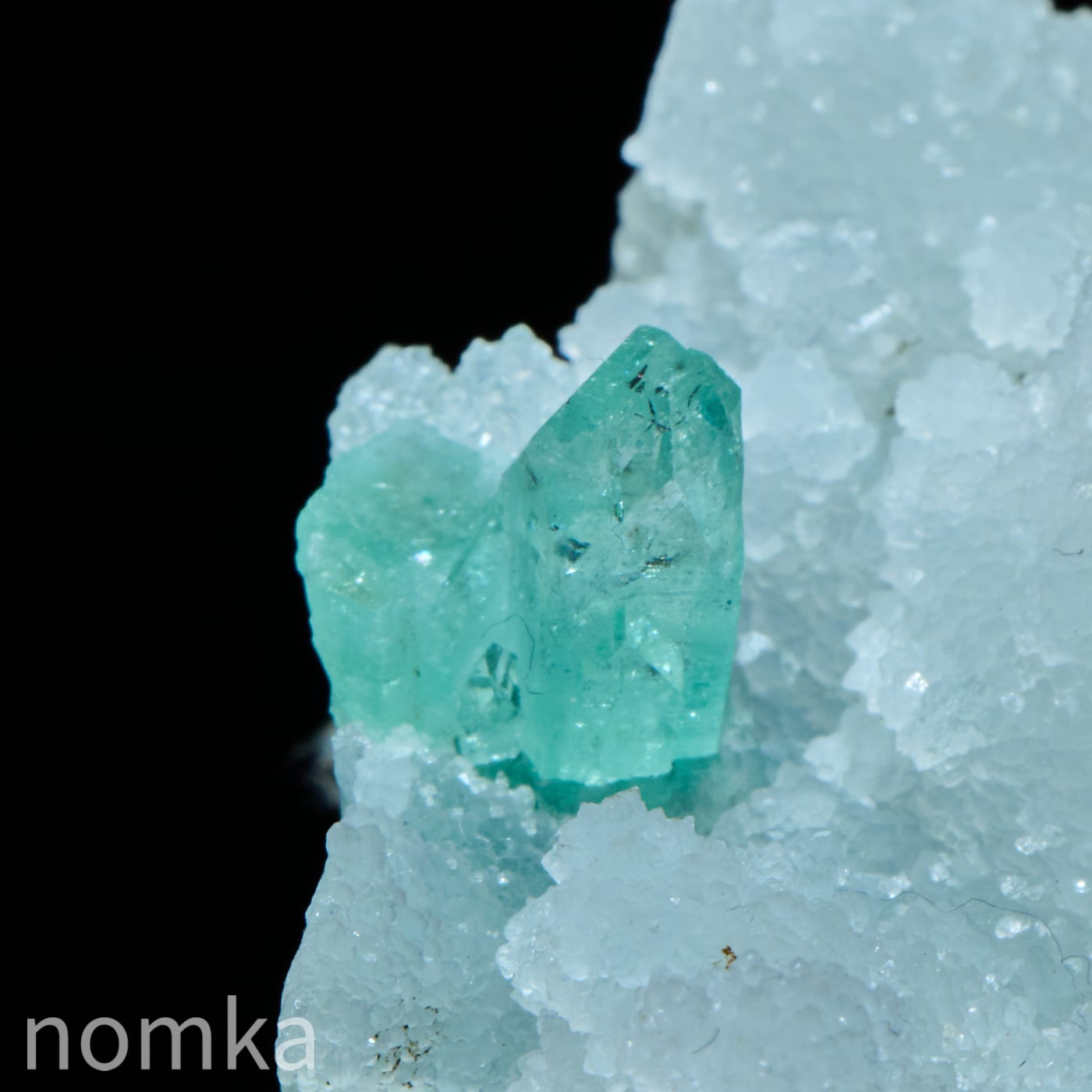 グリーンアポフィライト☆カルサイト共生☆原石☆台座付き グリーンアポフィライトwithスティルバイト原石 | 原石 | Crystals by