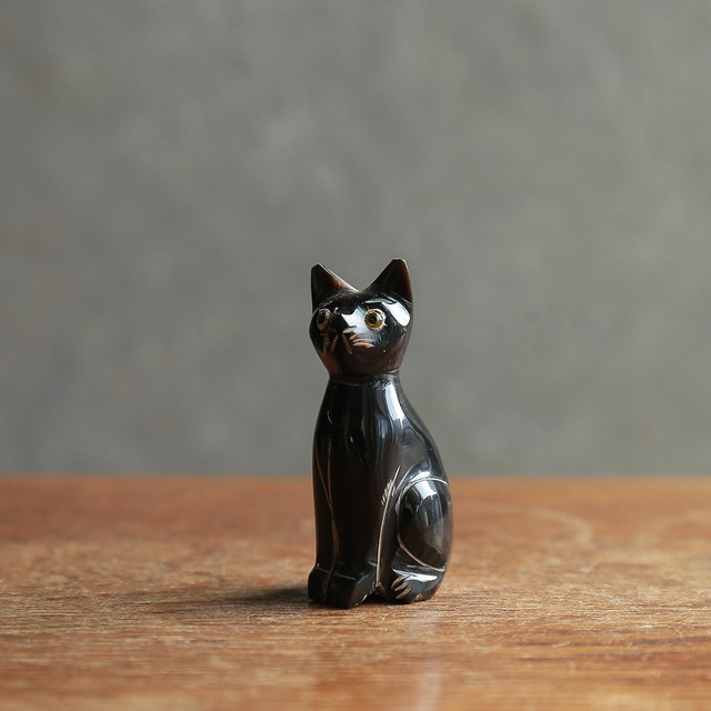 水牛の角から生まれた、艷やかな黒猫 5