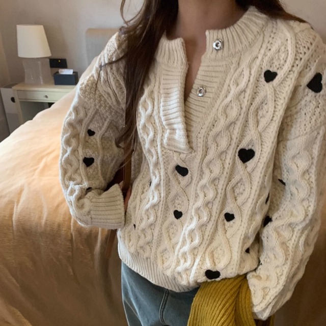 ハーフボタンモノクロハートニット　R01505