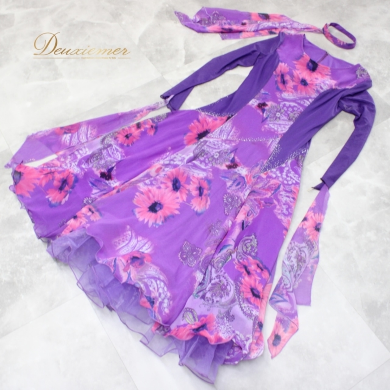 社交ダンス 衣装 スタンダード ドレス ワンピース パーティドレス ラインストーン ICHIOKU イチオク 紫 パープル系 フロート 長袖 花柄 社交ダンス衣装 パーティードレス 舞台衣装 光沢素材 二重スカート 軽やか シルエット ラインストーン付き フロートデザイン 機能性ドレス 可愛いデザイン 花柄プリント 衣装サイズ 美しいカラー ダンス用ドレス 華やか レディース 柔らかい素材 年齢問わず ディスコ衣装 競技用ドレス