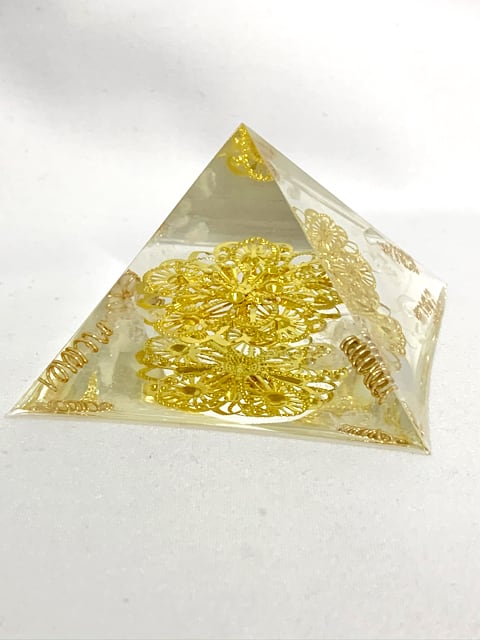 ピラミッド型オルゴナイト【天然水晶】 | オルゴナイト札幌