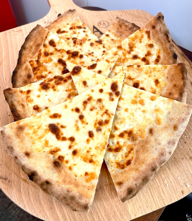 スライスピザ　直径30cmピザ2枚分♪ チーズだけのピザ　6枚or8枚切りを2セット