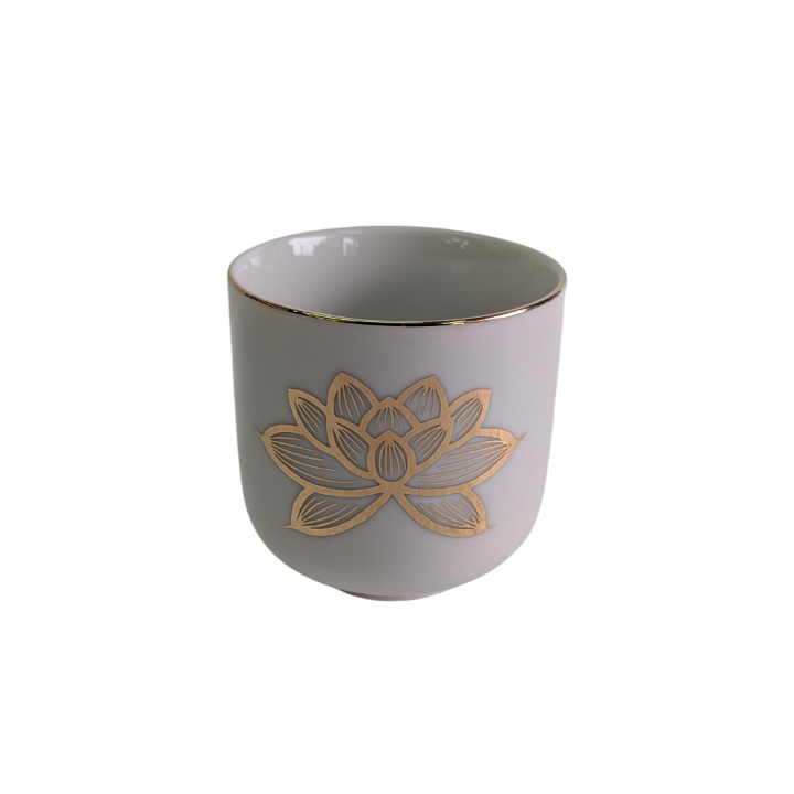 【MB605】時代 高茶台一対 花唐草と蓮蒔絵 茶器 湯呑セット 金銀蒔絵天然木 仏具 湯呑 上金ハス 1.8寸 高さ6cm 直径6.6cm 送料別 陶器製 蓮模様