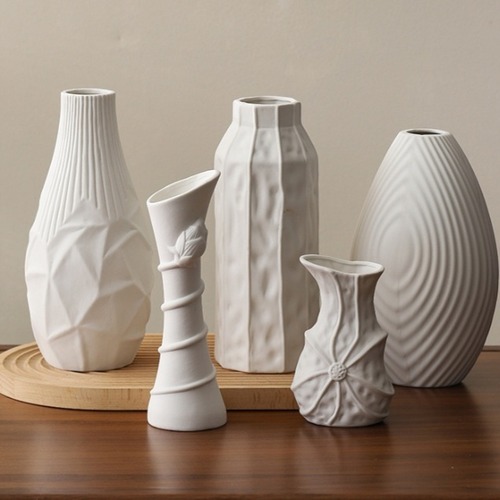 スパイラル花瓶 螺旋模様花瓶 白い花瓶 セラミック花瓶 ツイスト花瓶 モダン花瓶 立体模様花瓶 デザイン花瓶 インテリア花瓶 おしゃれ花瓶 陶器花瓶 アート花瓶