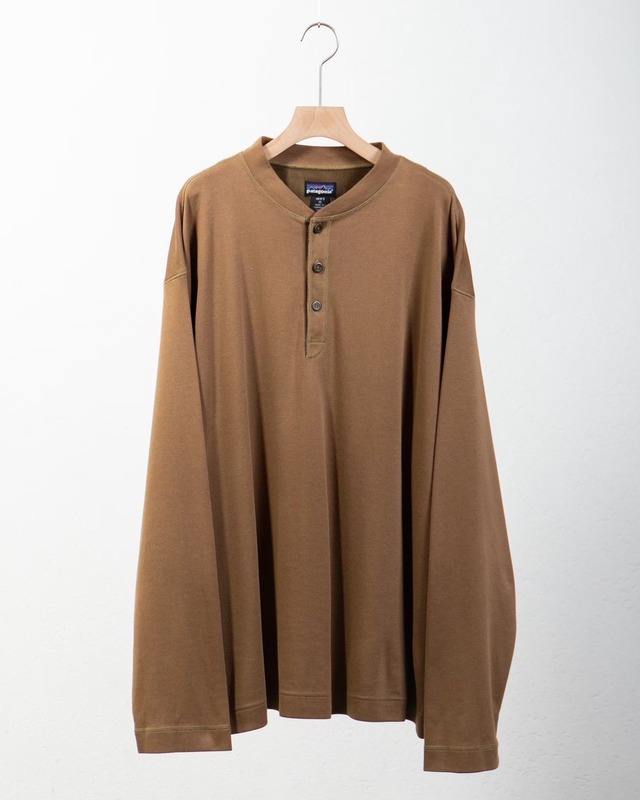 "Patagonia" henley neck cut & sew / COLOR:LIGHT BROWN