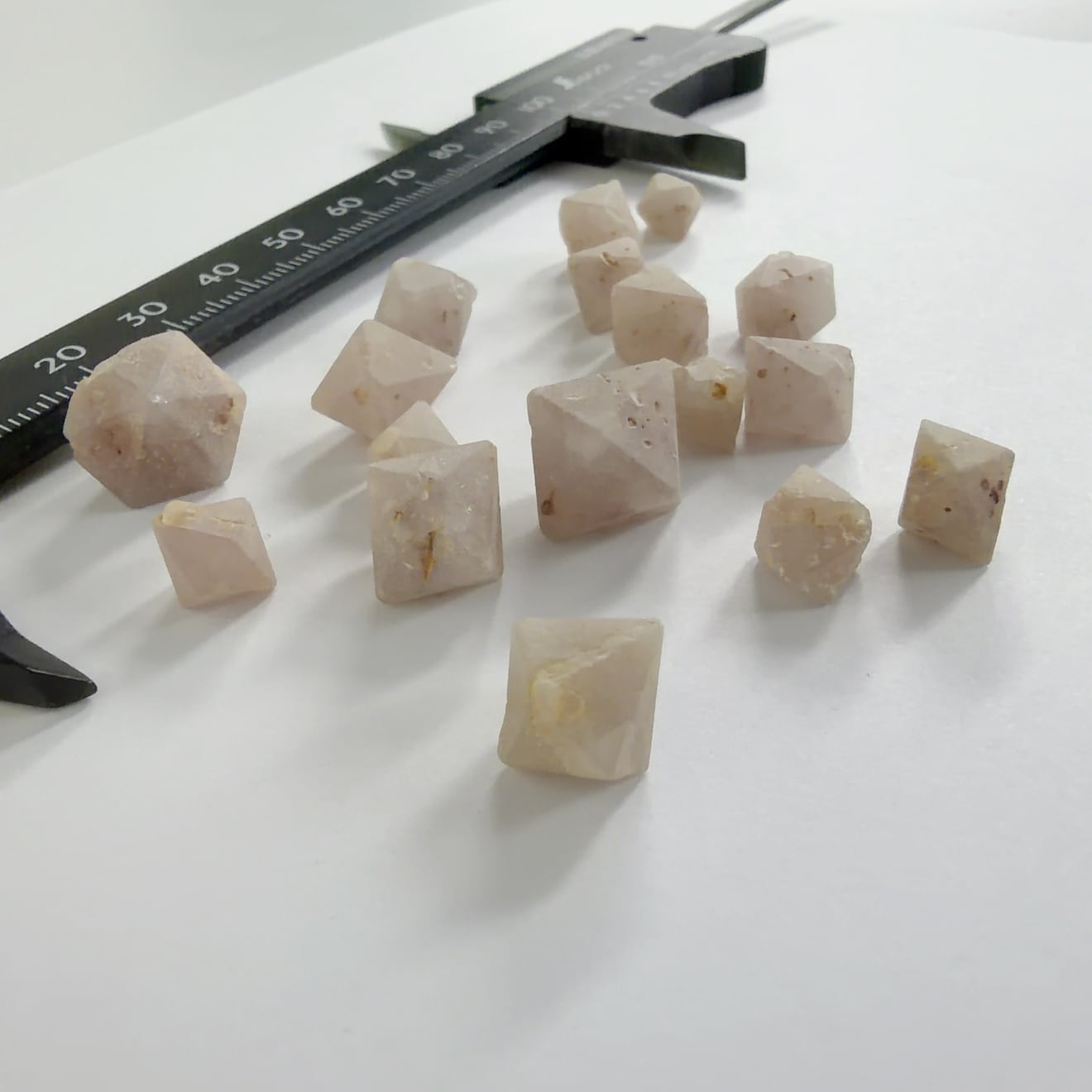 ベータ水晶　高温水晶　ベータクォーツ E35309】 ベータクォーツ 高温水晶 β-Quartz 水晶 クォーツ クリスタル