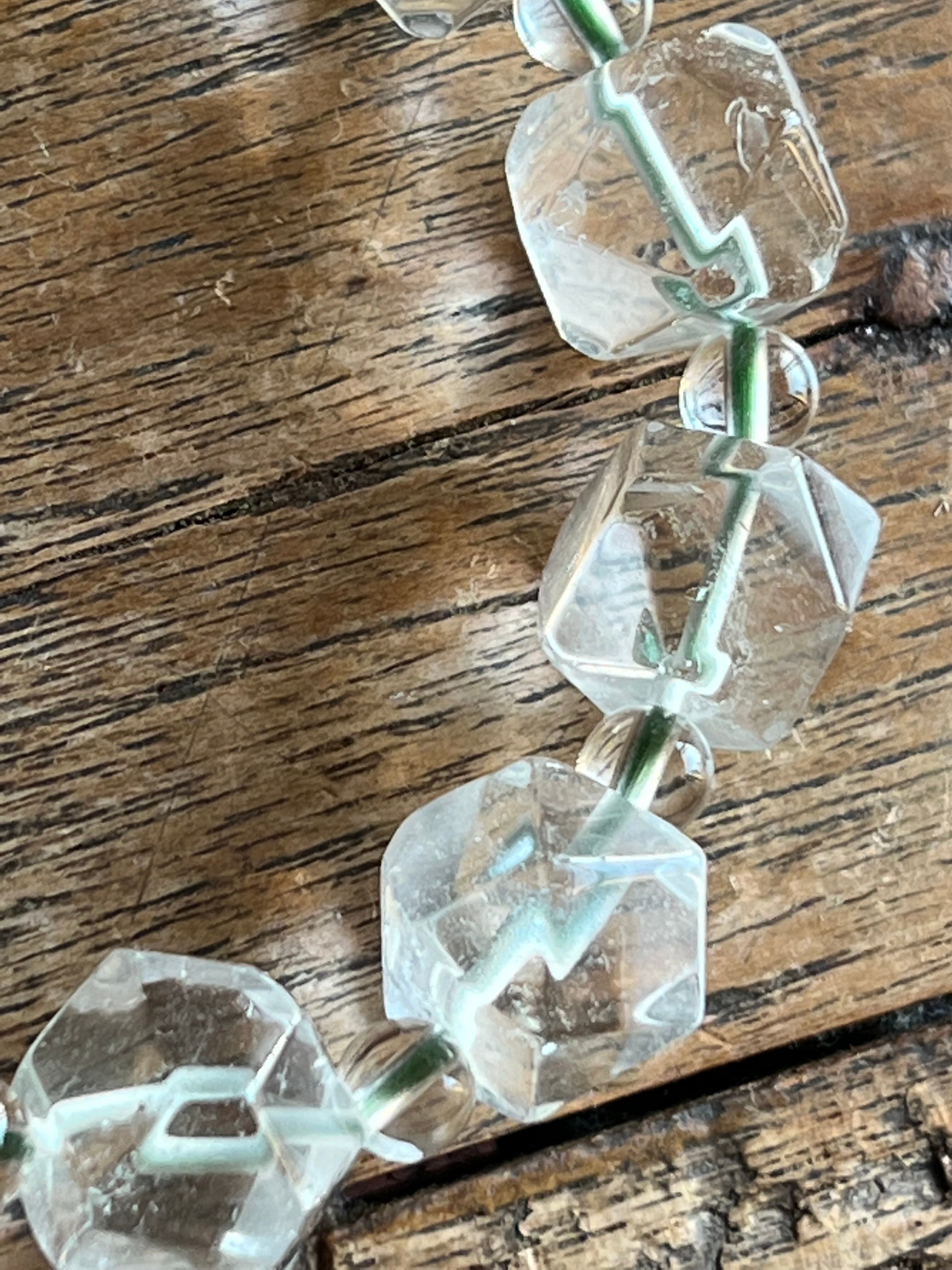 【ナイナイ攻撃を解決する方法】カット水晶ブレスレット