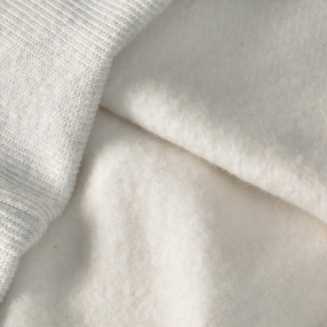 Manual Alphabet マニュアルアルファベット AZUMA 起毛モックネックスウェット・オートミール【メンズ】旧式の編機を使った裏起毛生地が使われています。【送料無料】