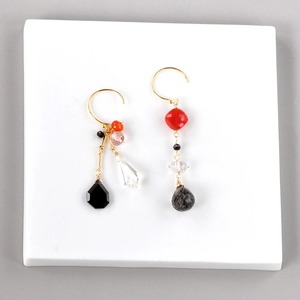 Red＆black Spice – カーネリアンとブラックルチルのアシンメトリーピアス