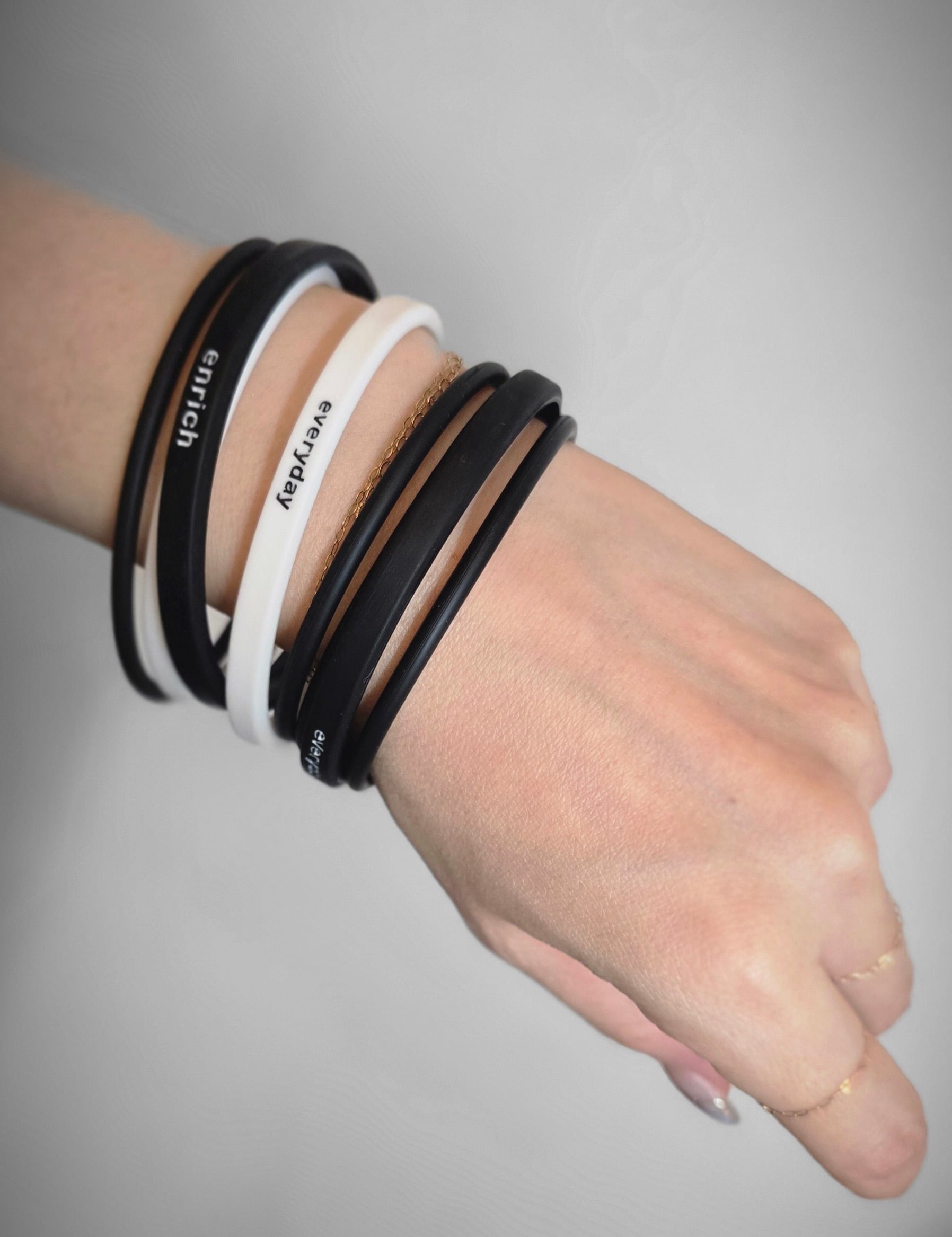everyday Signature Band（BLACK ＆ WHITE SET）／シリコンバンド