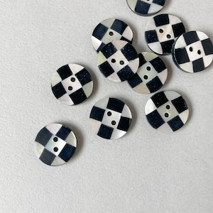 格子模様のラウンドシェルボタンS(15mm)