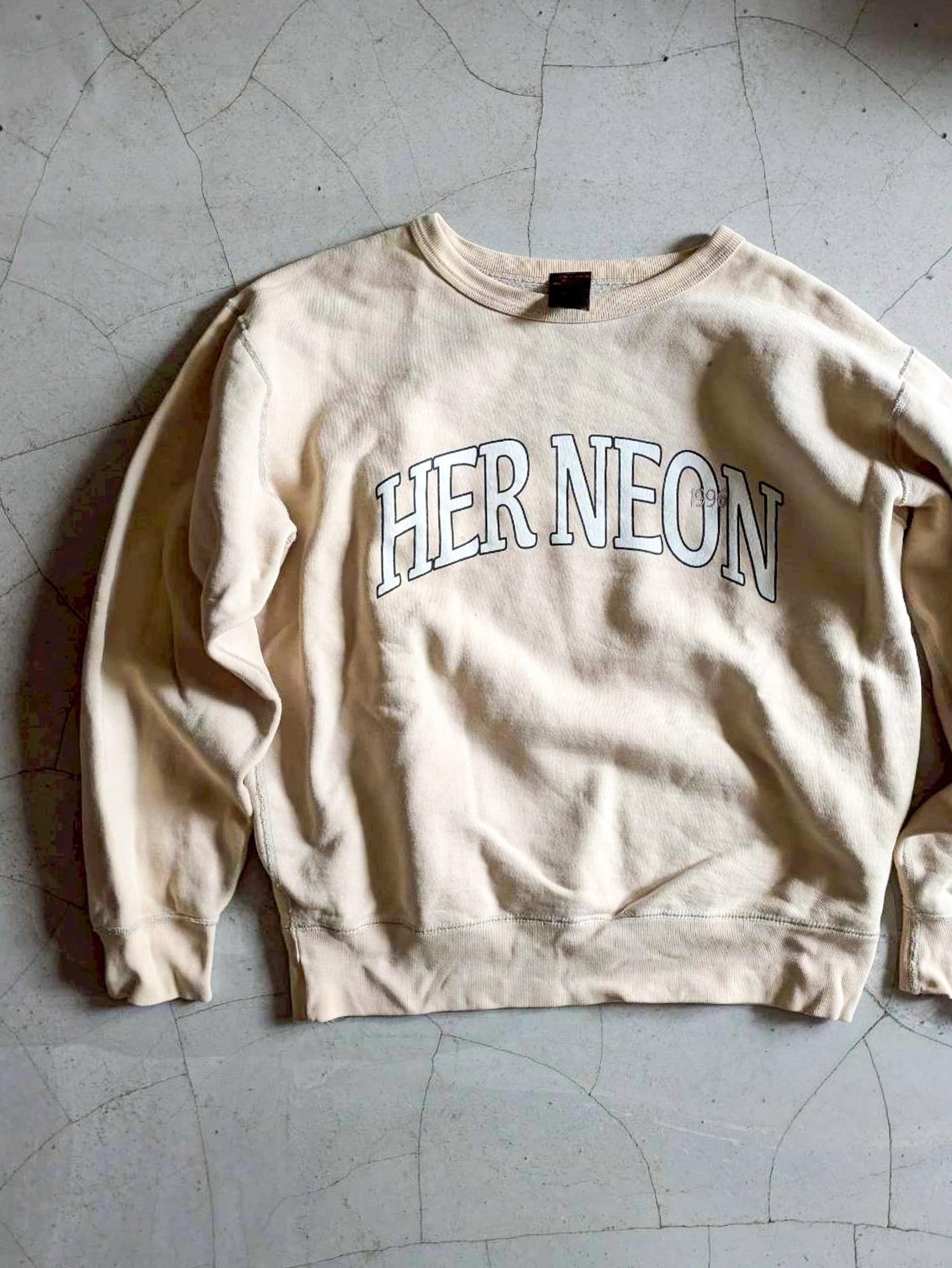herneon スウェット her neon (@herneon_official) • Instagram photos