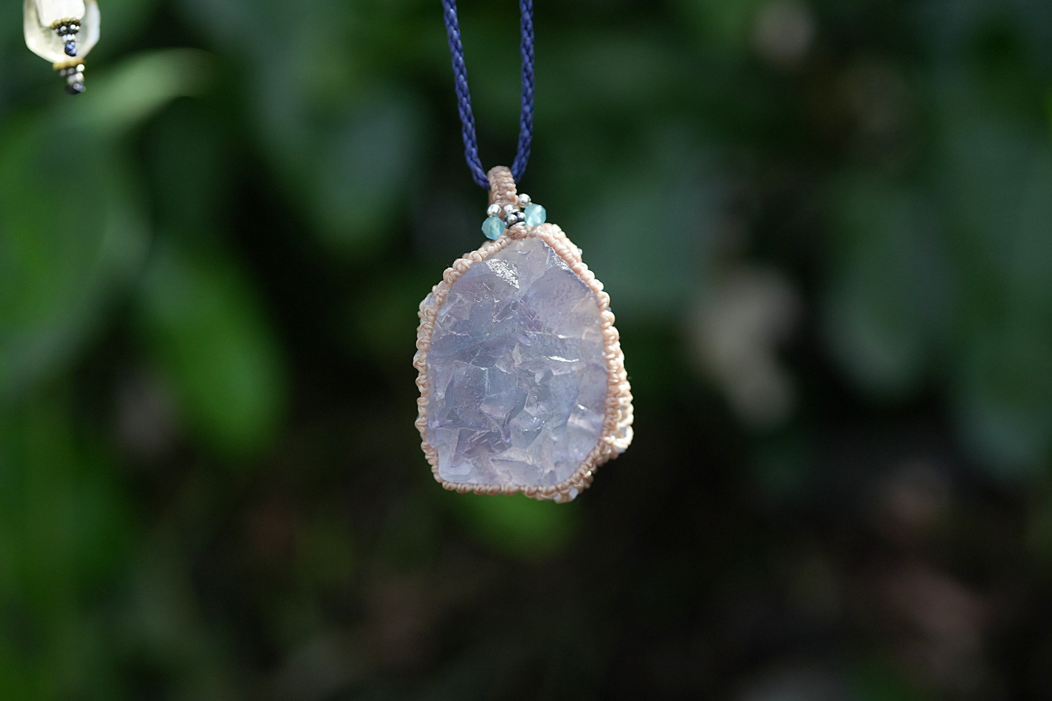 フローライトのマクラメネックレス ラブラドライト フローライトのマクラメネックレス 天然石