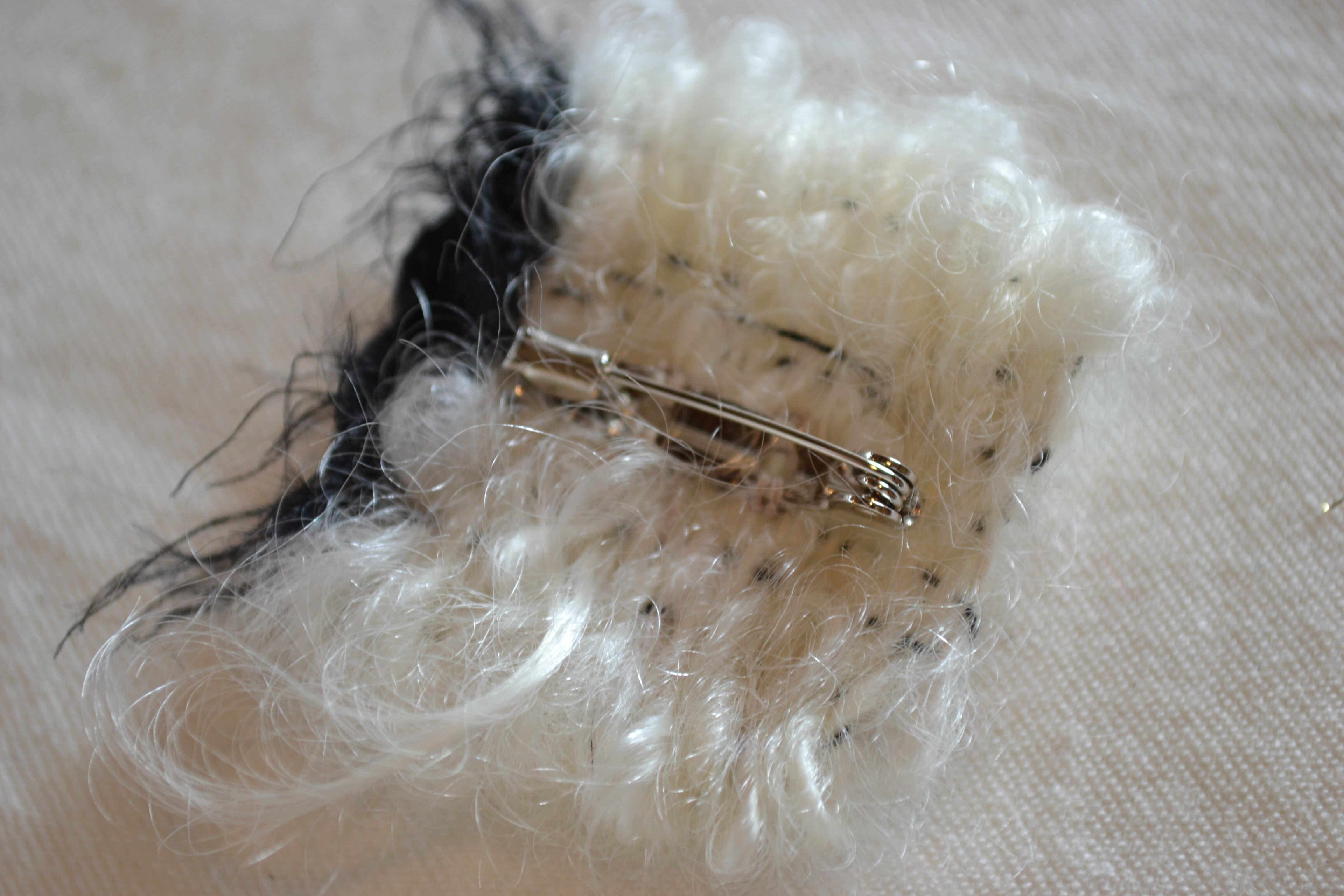 織りブローチ　a-0634