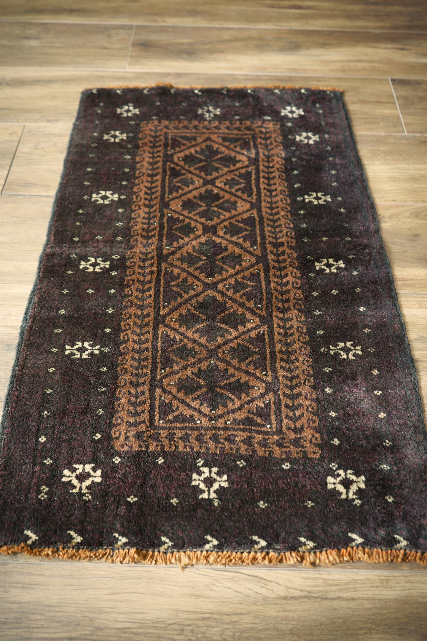 752】Semi Antique Persian Sistan Baluch rug 1940's | ヴィンテージ