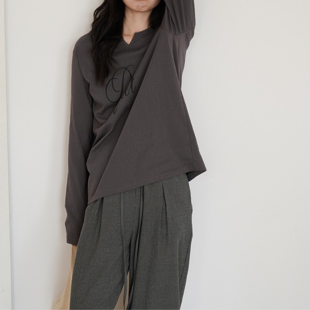 v-neck logo print top　J00183