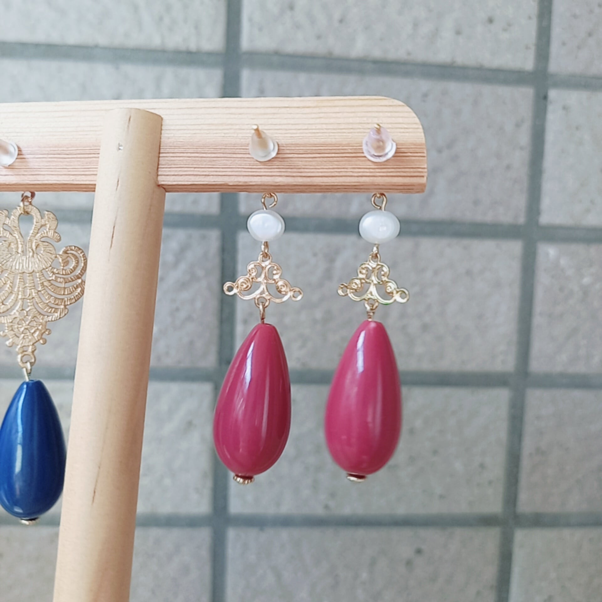 アンティーク風アクリルピアス ④ワインレッド | Pay ID