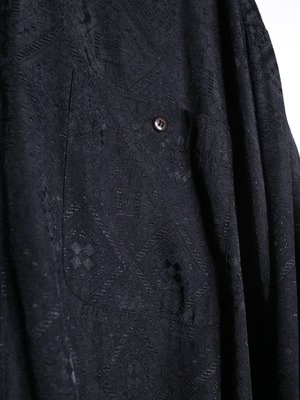 gloss black full pattern over silhouette band-collar shirt