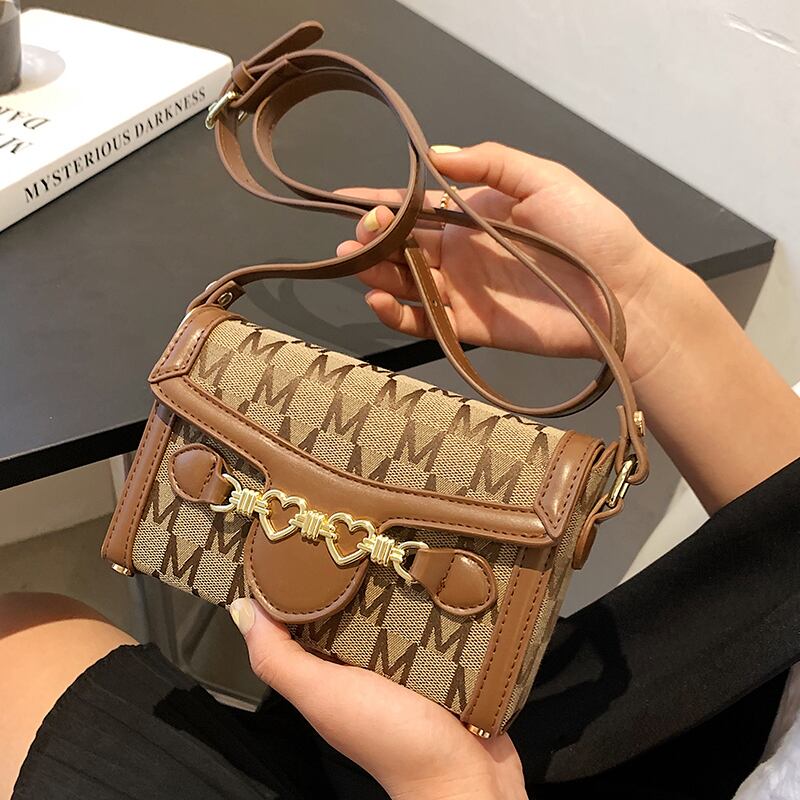 サマーレッド 夏物 スクウェア メッセンジャーバッグ Tiancai_Wing_Bag29575451721