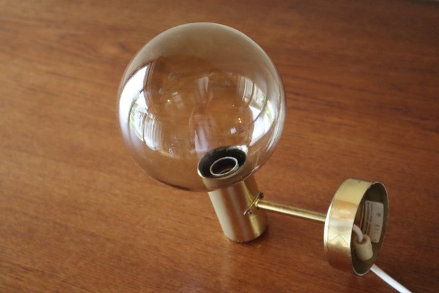 Hans Agne Jakobsson「Wall lamp Model V-149」