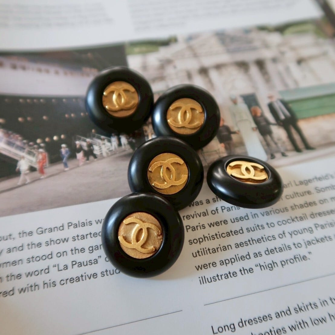 VINTAGE CHANEL BUTTON】ココマーク アンティークゴールド ブラック