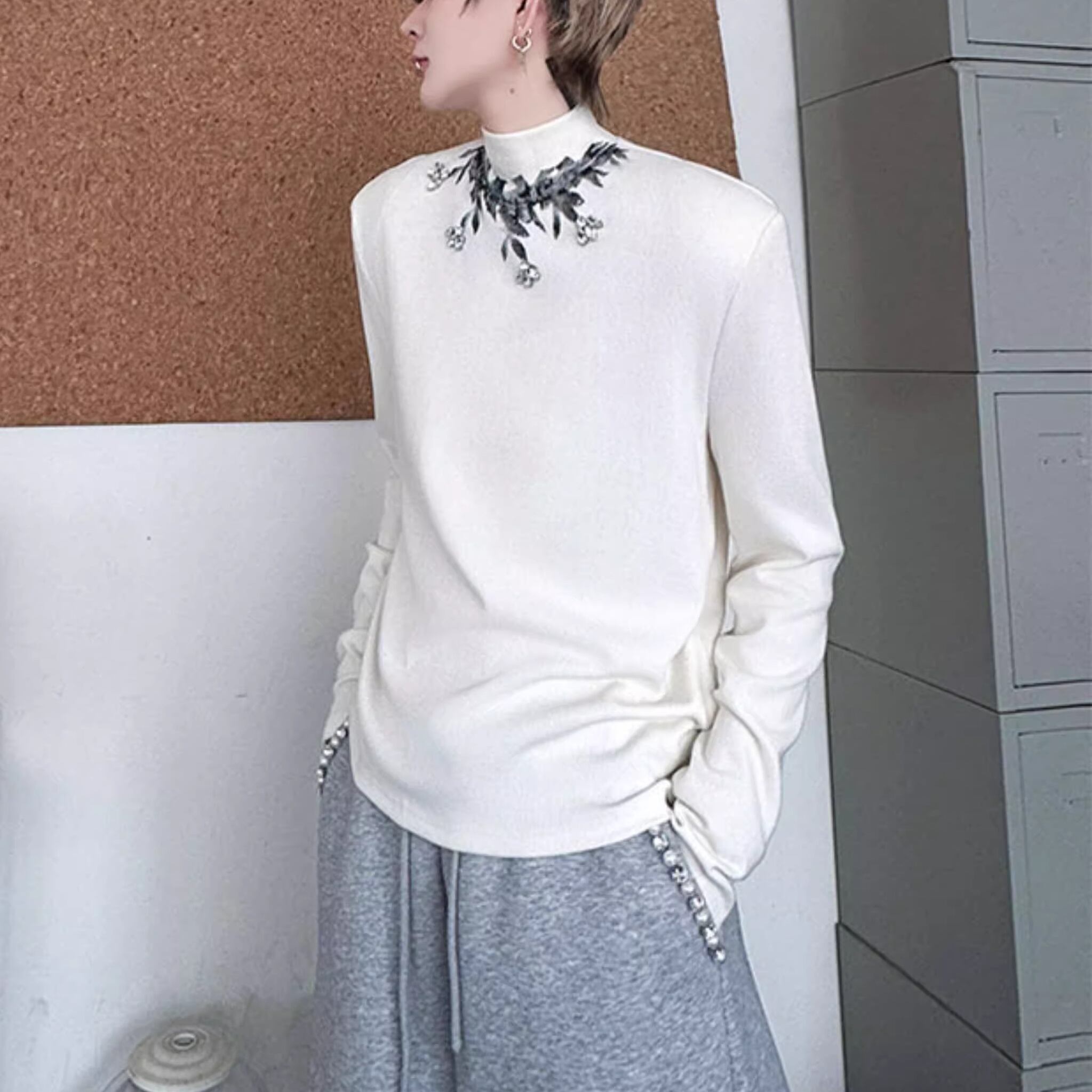 リーフモチーフ装飾ハイネックプルオーバー 2color MTO0407