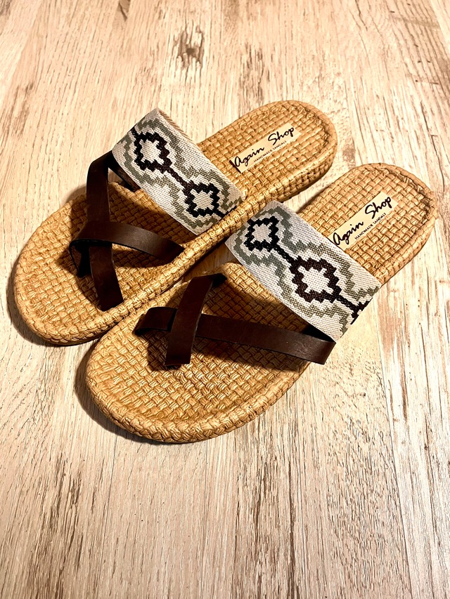 親指トングフラットサンダル(レザーブラウン)