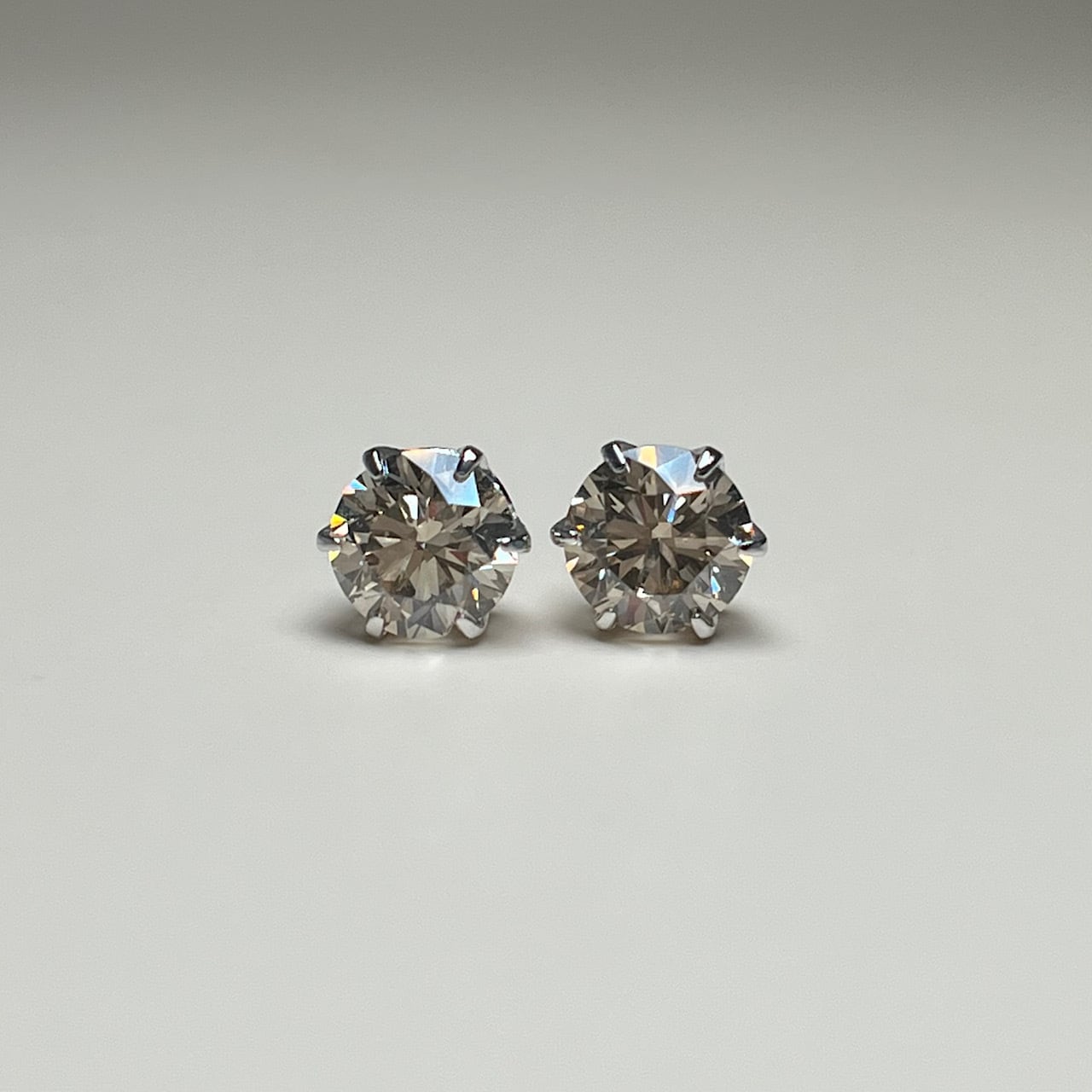 専用ページ????0,15ct ブラウンダイヤモンドピアス