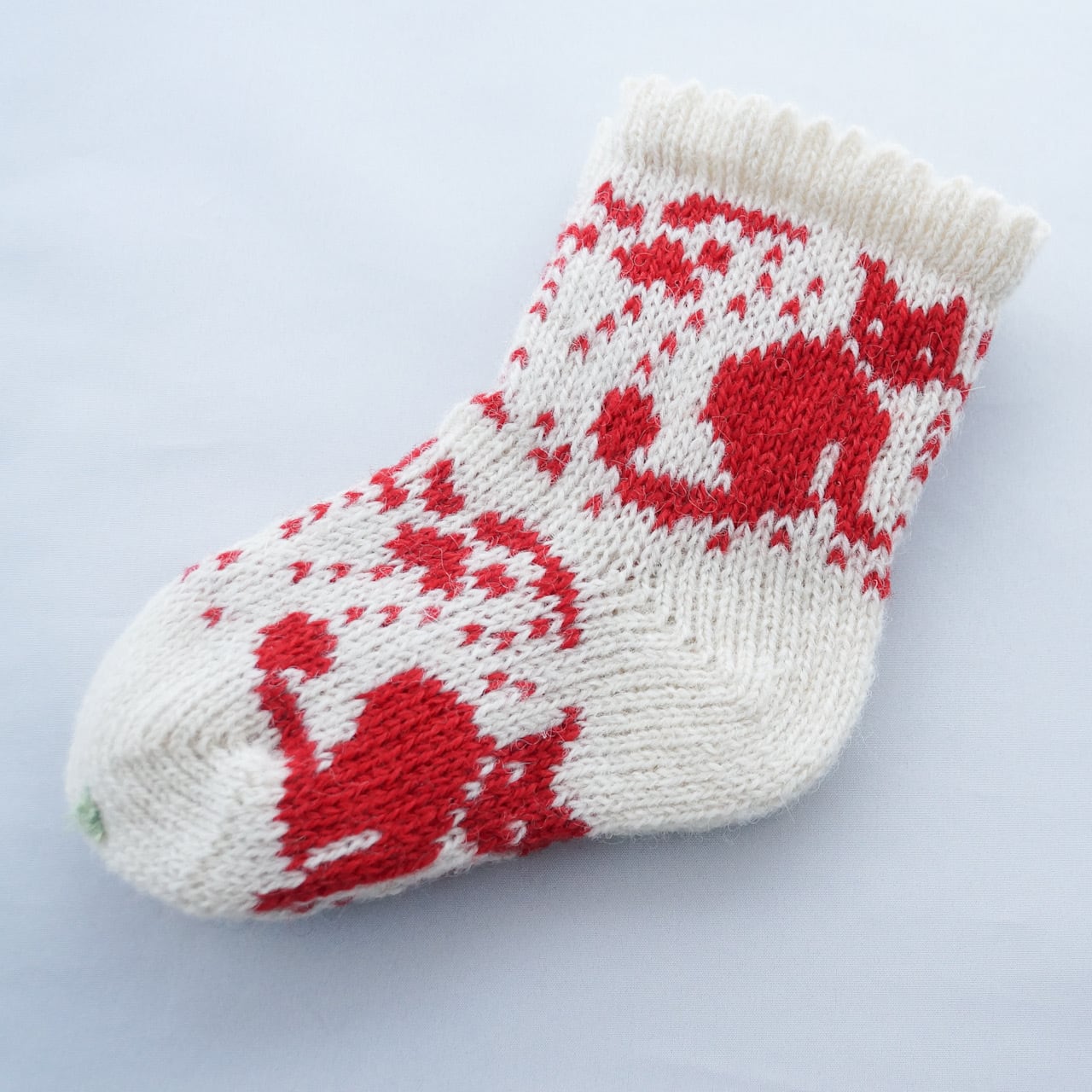 リトアニア　ネコ柄の手編みの靴下　子供用