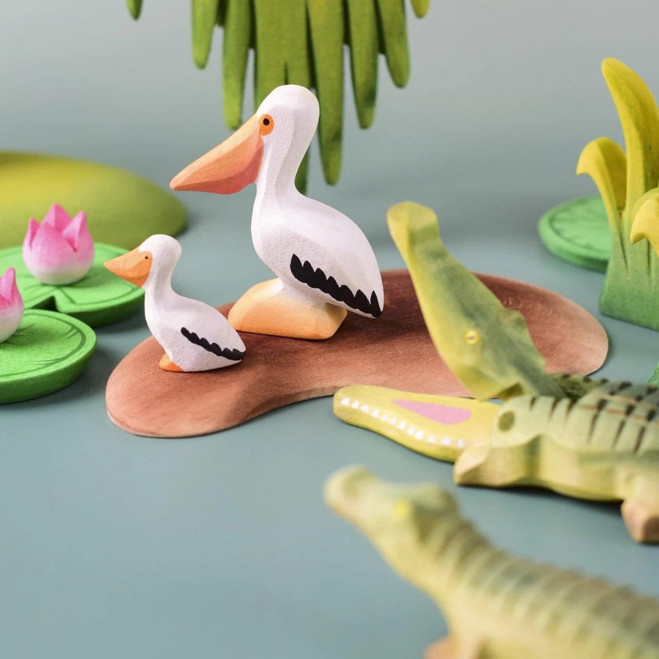 1982 ワニの親子超可愛いSingapore CROcodiuaハンドメイド品 bumbutoys ワニの親子（小島・葦付） | 木のおもちゃ専門店 おもちゃ箱
