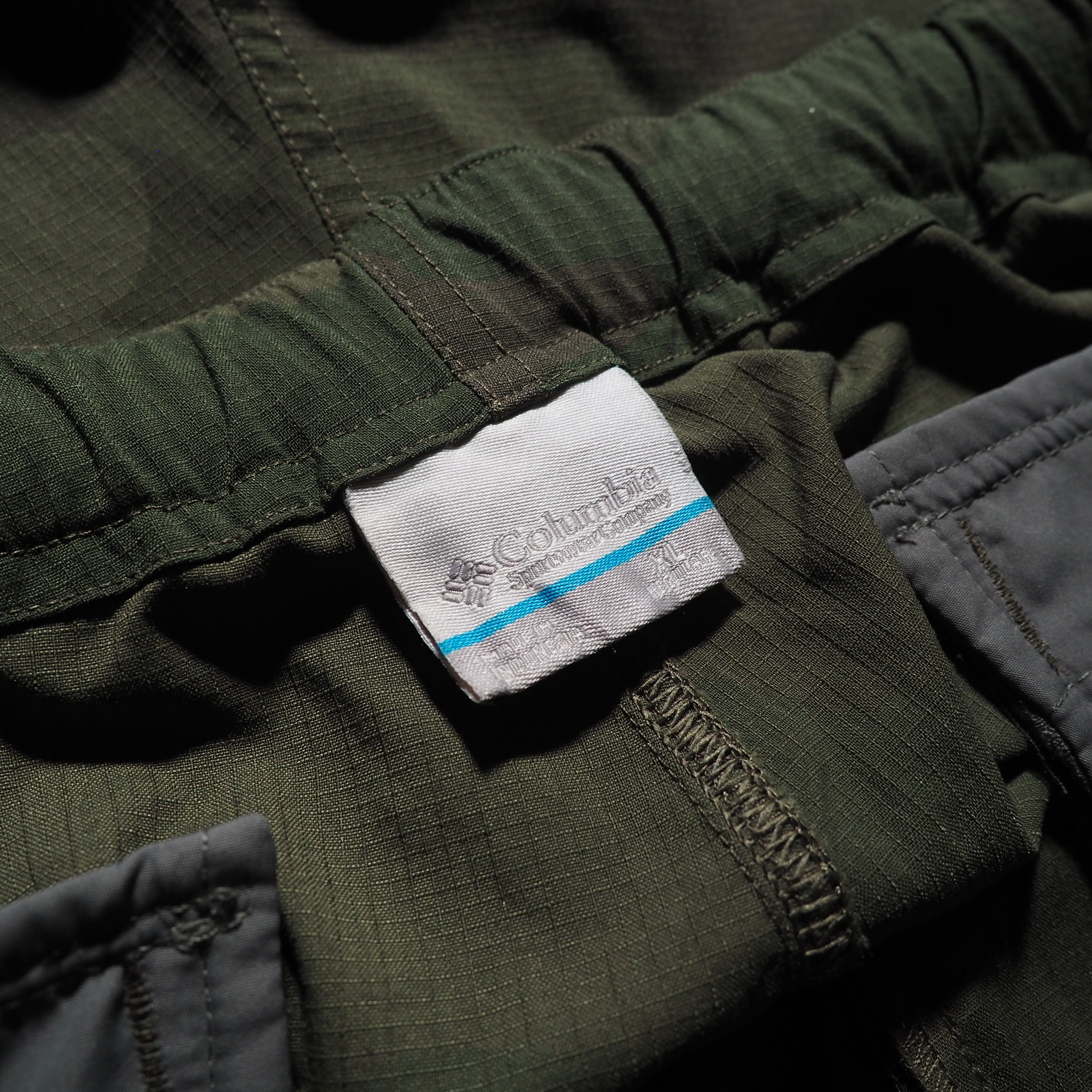 2000s ” Columbia ” Tech side Pockets × camouflage pattern short pants